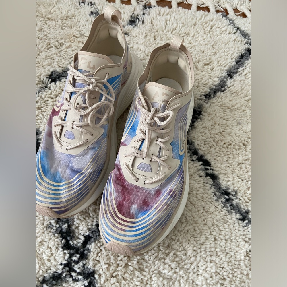 Multicolor streamline APL in size 9